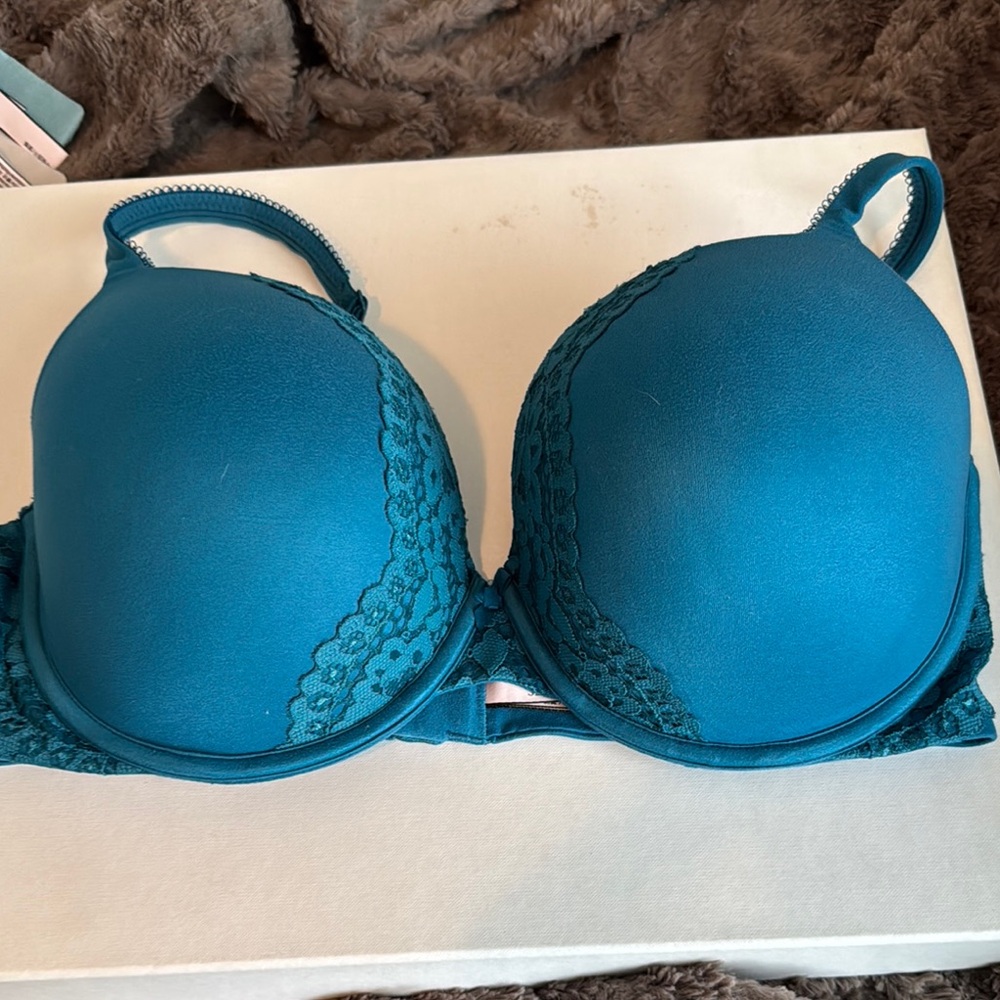 Victoria's Secret Blue Lace T-Shirt Bra
